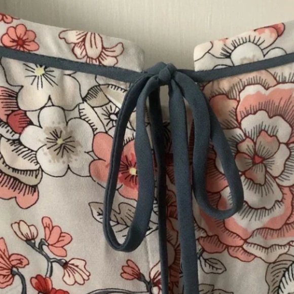 LOFT sleeveless floral blouse Medium - Picture 3 of 3